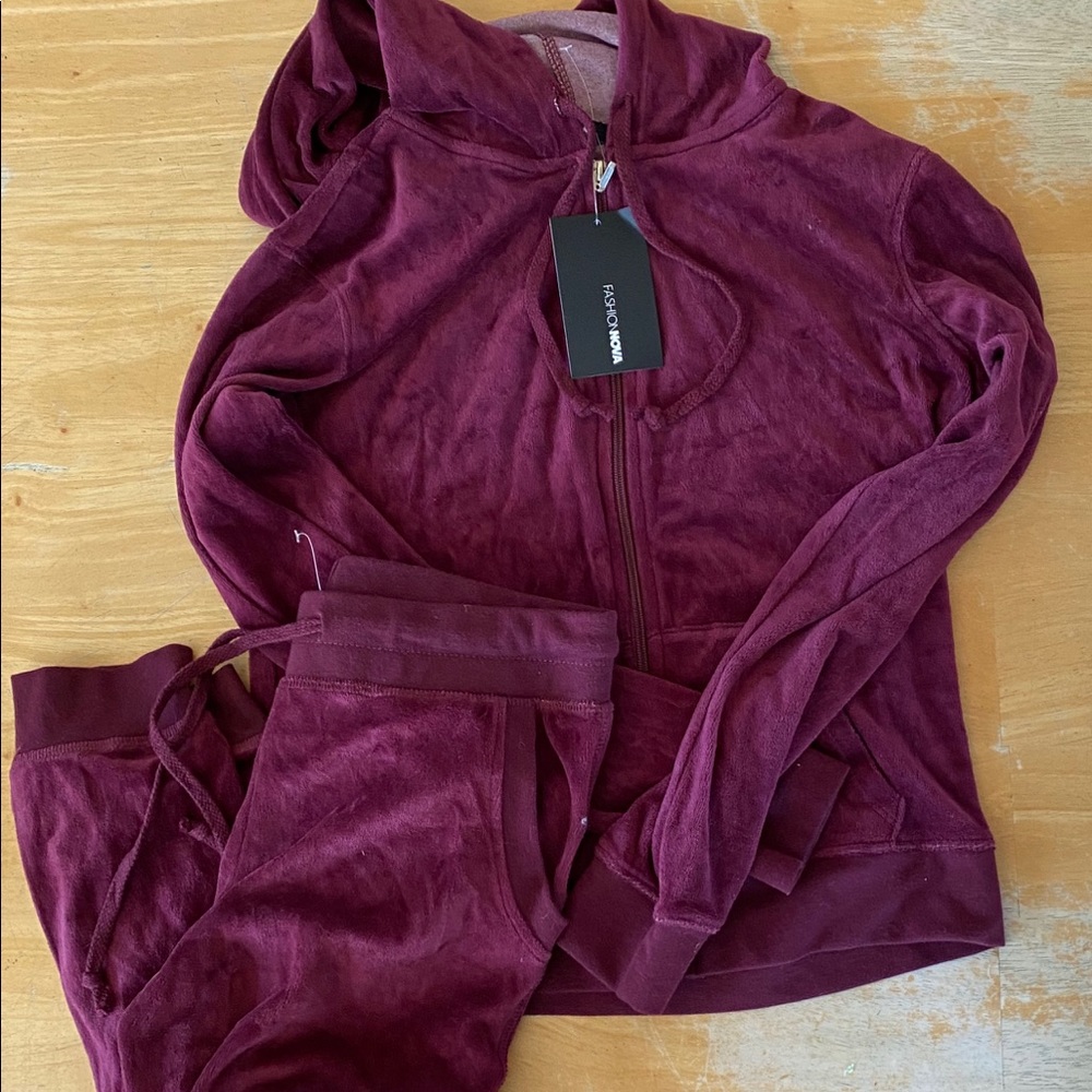 Beautiful velvet burgundy fashion nova sweat suit